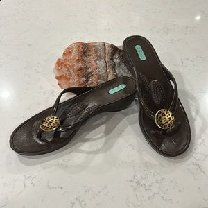 Oka B. NWOT Women’s slip on thong sandals, size M/L